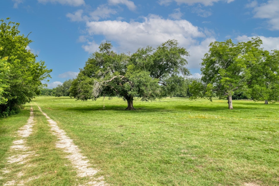 1820 South Old Smithville Road, Muldoon, TX 78949, Presented by Rhonda